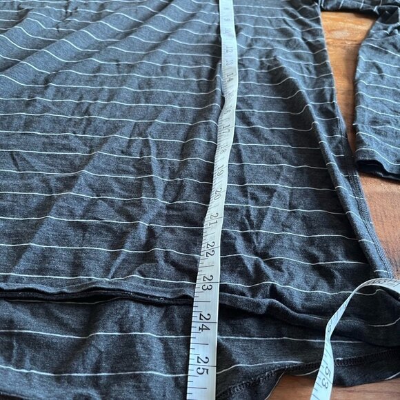 LULULEMON long sleeve gray with white stripe. Scoop neck - Picture 4 of 4